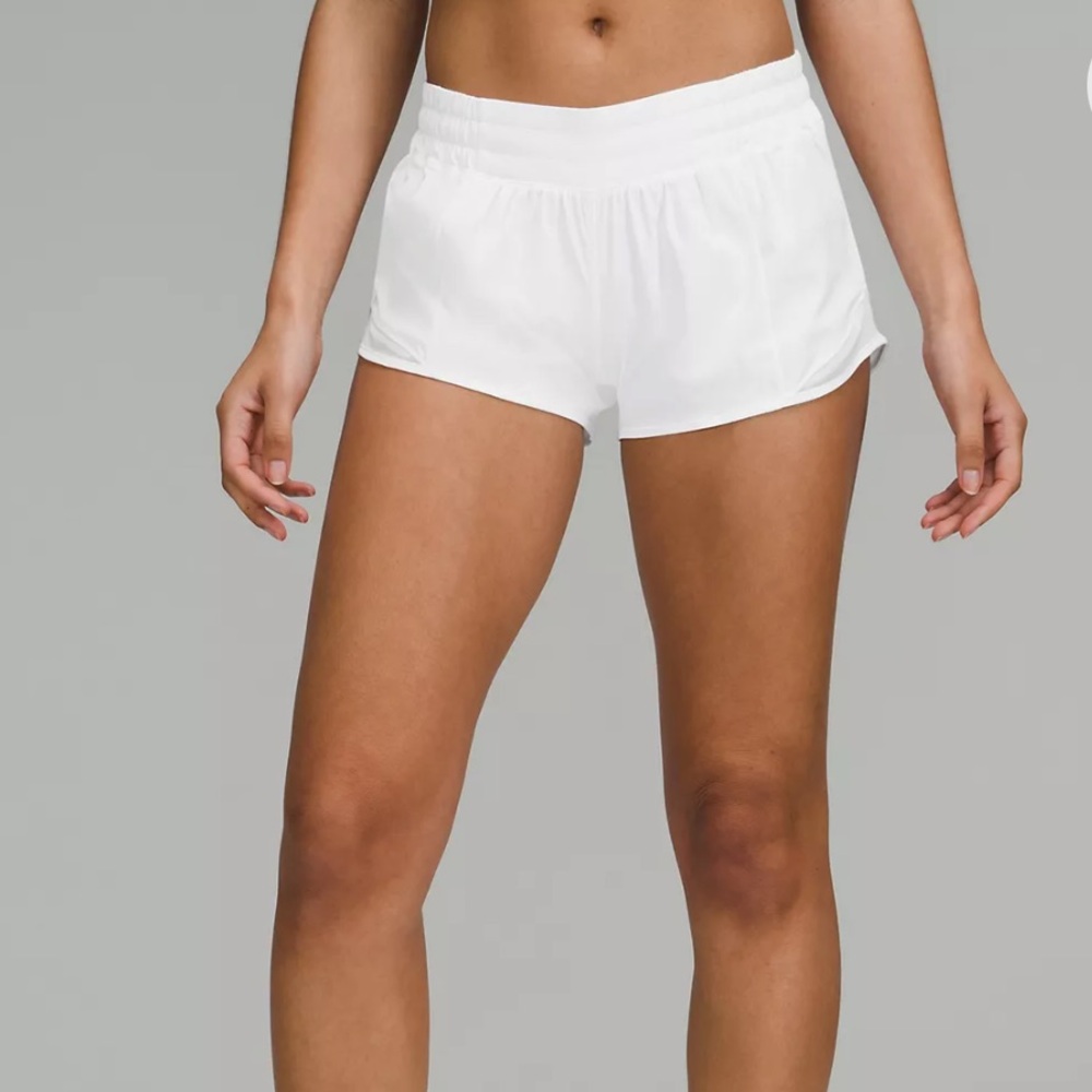 Lululemon hotty hot low rise 2.5 inch size 6 white